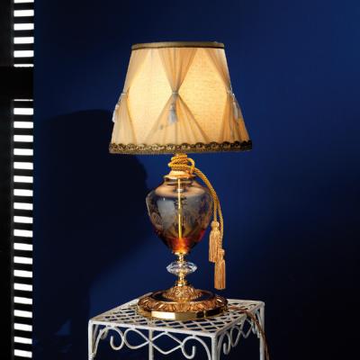 Настольная лампа от Euroluce Lampadari с абажуром